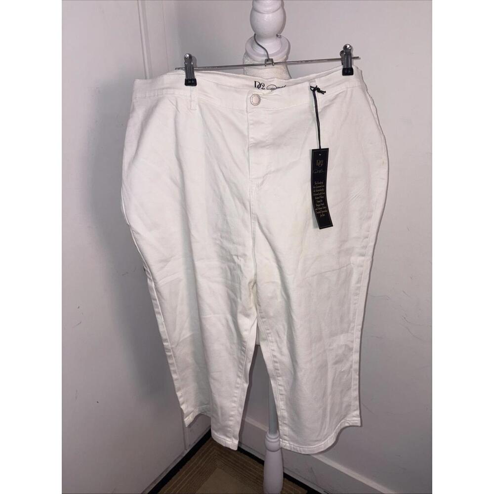 NWT DG2 Diane Gilman White Plus Size White Capri‎ Jeans Stretch 22-24-26W